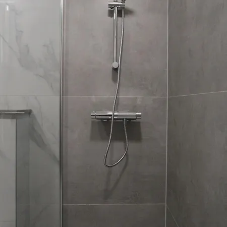 Z&a - Spacious Apartment, Close To The Strip Апартаменты