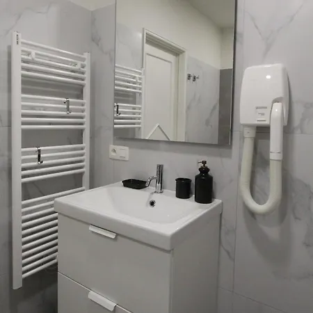 Апартаменты Z&a - Spacious Apartment, Close To The Strip