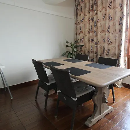 Z&a - Spacious Apartment, Close To The Strip Apartment Albufeira